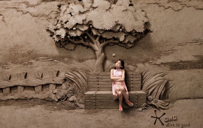 JOOheng Tan Turns 18 Tons Of Sand Into Backdrops For Photographs