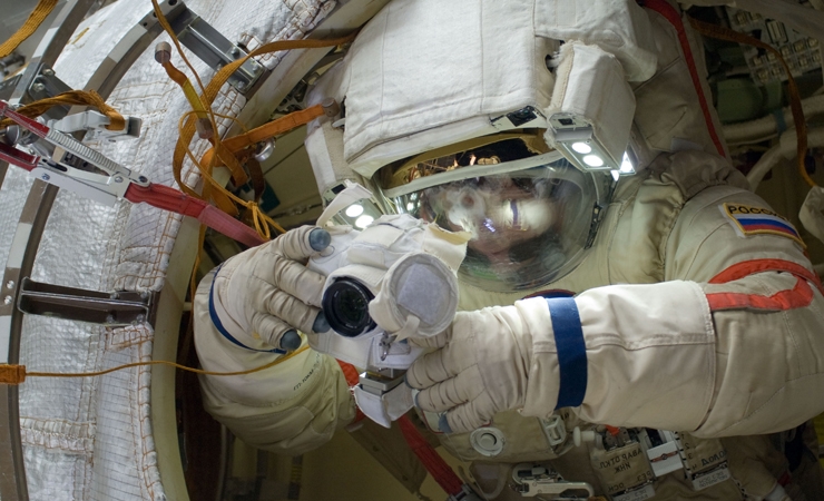 Cosmonaut Gennady Padalka and his DSLR in Space