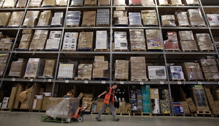 Crazy Amazing Images of the Inner Workings of Amazon During Holiday Sales
