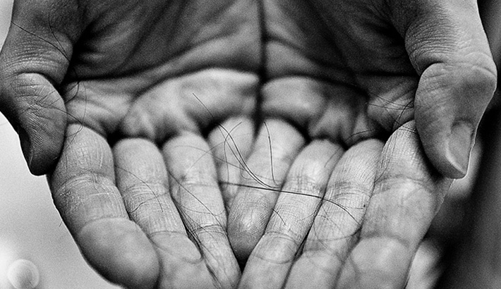 Powerful Photos Document Daily Life Fighting Cancer