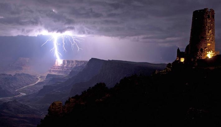 Incredible Photograph Of Lightning Striking The Grand Canyon