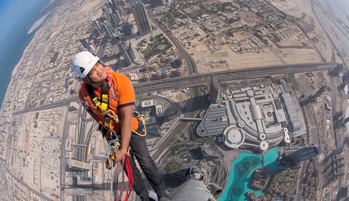 Joe McNally Shoots From The Tallest Building in the World