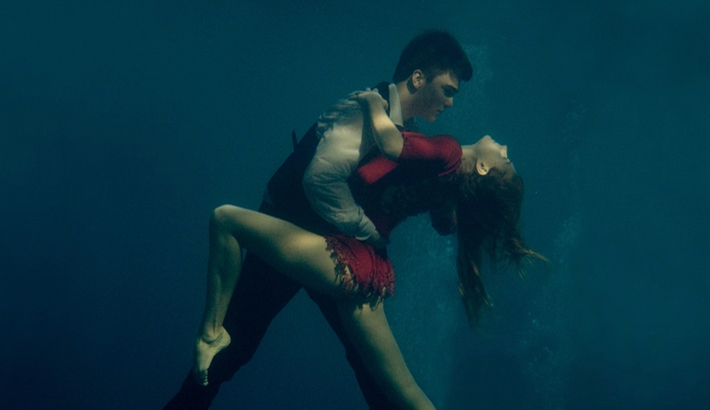 Underwater Tango: Stunning Portraits by Katerina Bodrunova
