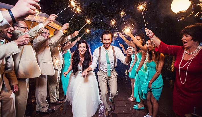 How To Make Fantastic Wedding Photos Even When It's Raining