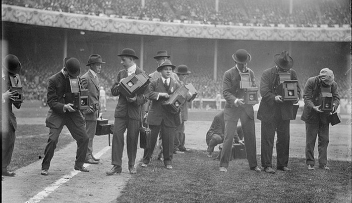 Vintage Photos Of Photographers Show Just How Far Our Gear Has Come