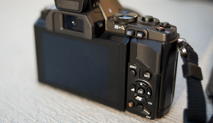 olympus om-d e-m5 back