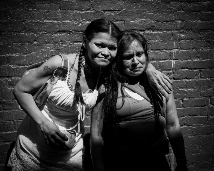 2-girls-alley-Vancouver1000px