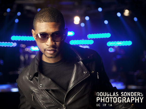Usher: True pro, this guy. He made it easy, but 3 setups in 10 minutes indoors and out
