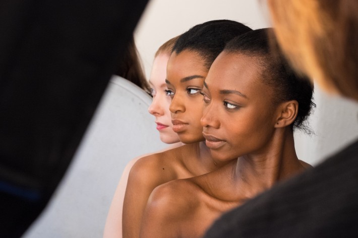 Quick DoF demo from behind the scenes of Lindsay Adler's beauty shoot. Shot at f8